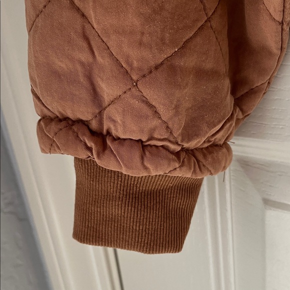 NWT Forever 21 Quilted Zip Up Camel Bomber Jacket - Picture 4 of 11